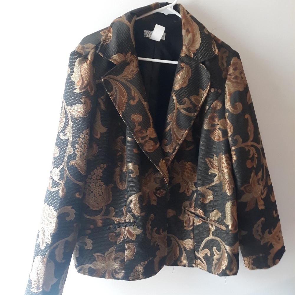 Blazer - Picture 3 of 3